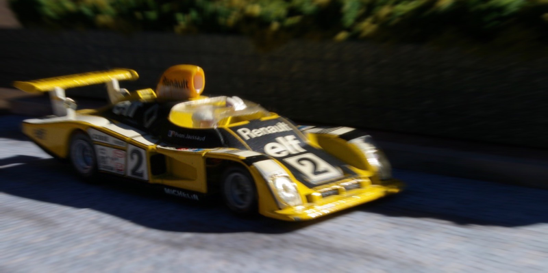 First attempt at zoom-focus: not as easy as I thought it would be!